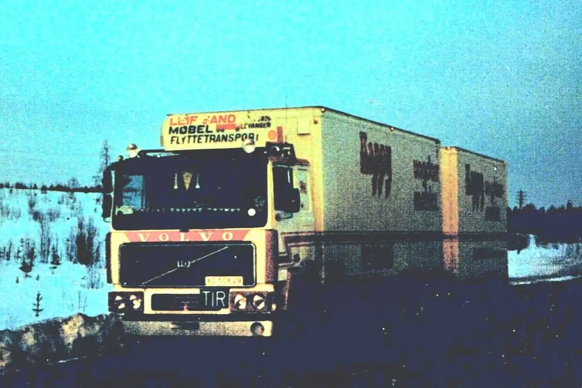Møbeltransport over Finnmarksvidda, 1984.